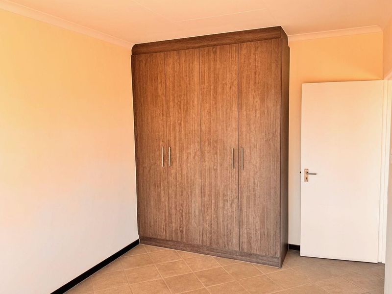 Stylish 2-Bedroom Apartment in a Secure Complex - Photo 10