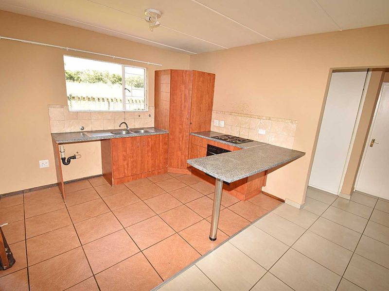 Ground Floor Townhouse - Photo 8