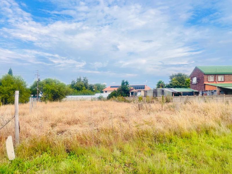 Picturesque Vacant Stand with Stunning Dam Views in Vaal Marina. - Photo 3