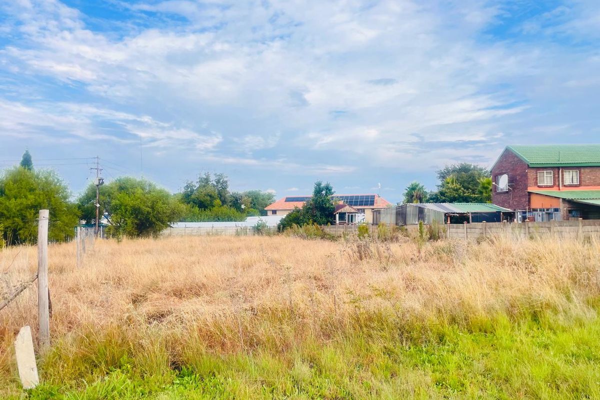 Picturesque Vacant Stand with Stunning Dam Views in Vaal Marina. - Photo 3