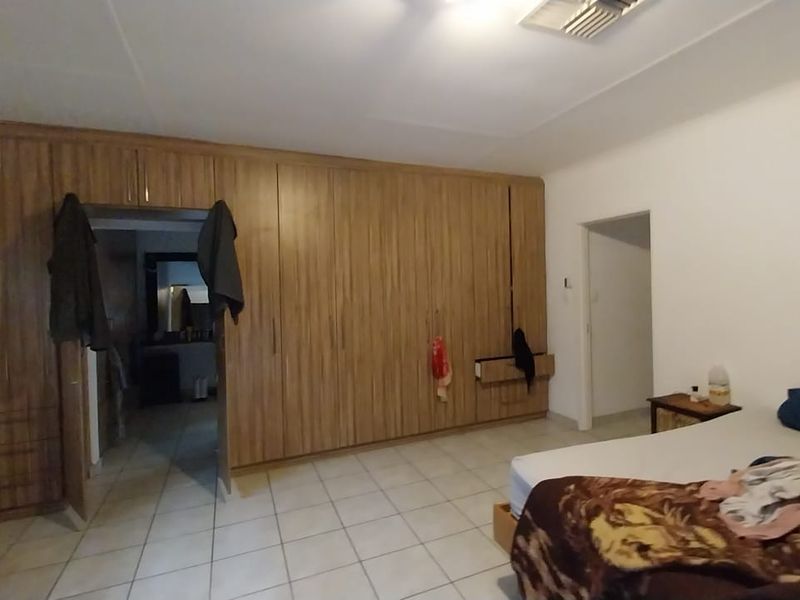 Well-Maintained 3-Bed Unit Close to Amenities & Garage Motors - Photo 5