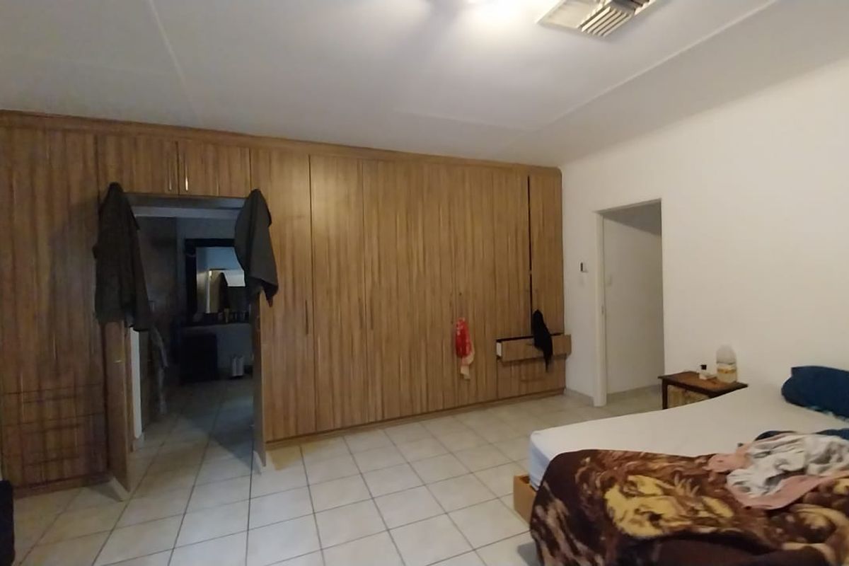 Well-Maintained 3-Bed Unit Close to Amenities & Garage Motors - Photo 5