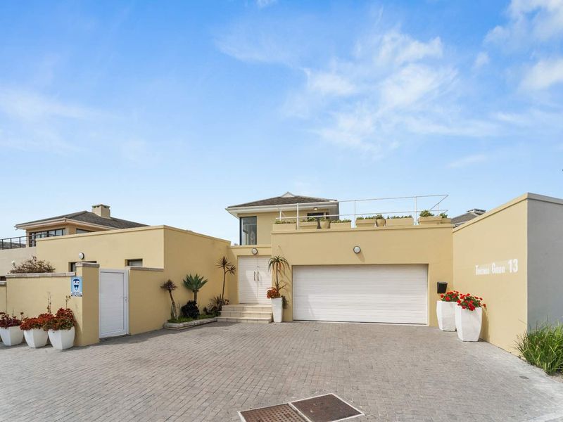 Sunset Links Golf Estate – Elegant Family Home with Income Potential - Photo 2