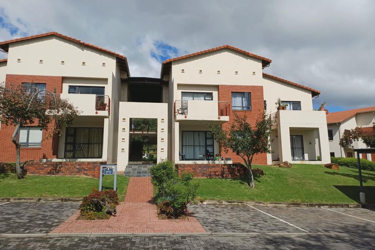 2 Bedroom 2 Bathroom modern 1st floor Apartment for sale in beautiful Golf Estate for R790 000 - Photo 4