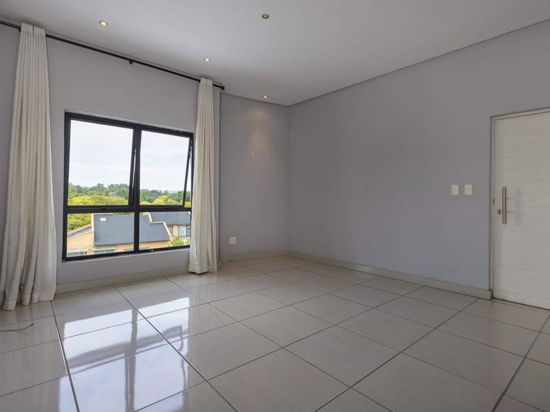 SPACIOUS 2 BEDROOM MODERN CONTEMPORARY GEM 5 MINUTES FROM THE HEART OF SANDTON! - Photo 8