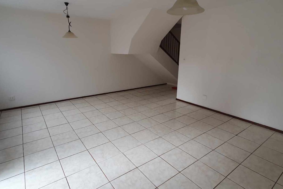 Cosy 3 bedroom, 1.5 bathroom unit for sale in Fleurhof Roodepoort - Photo 3