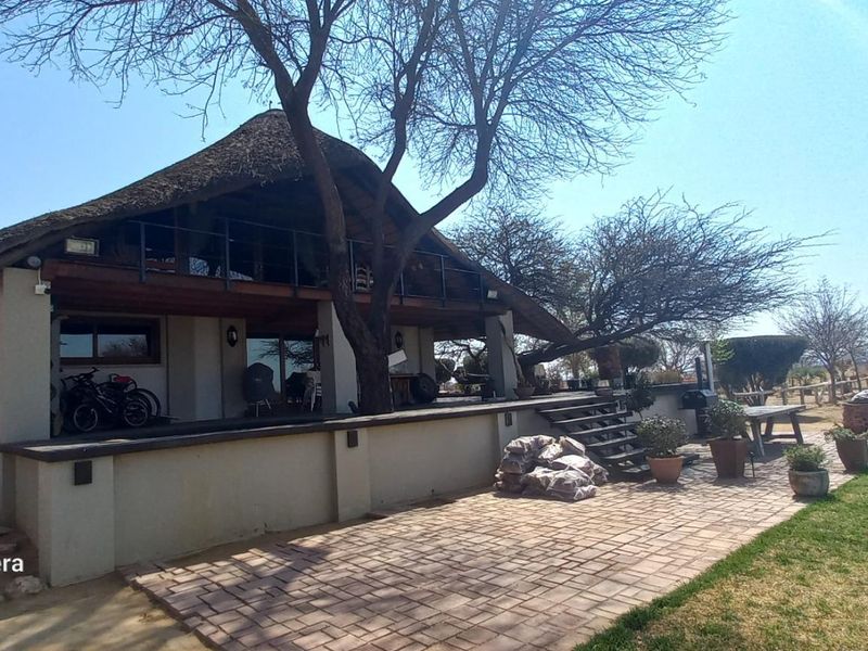 Welcome to this exceptional property, a true sanctuary of space and luxury - Photo 4