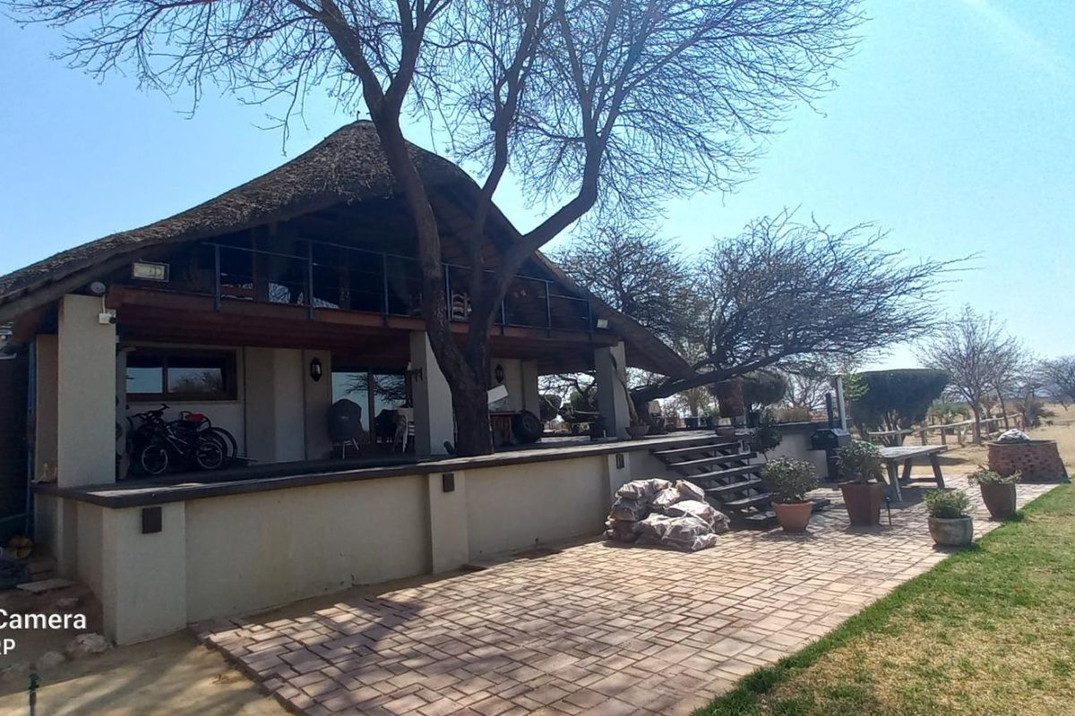 Welcome to this exceptional property, a true sanctuary of space and luxury - Photo 4