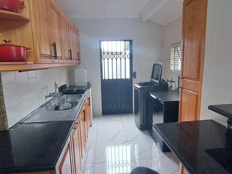 Step into this spacious and well-appointed 4-bedroom home, designed for comfortable family living and effortless entertaining. - Photo 7