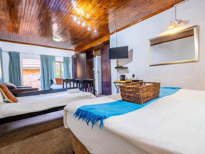 A GUESTHOUSE NEAR THE AIRPORT - Photo 9