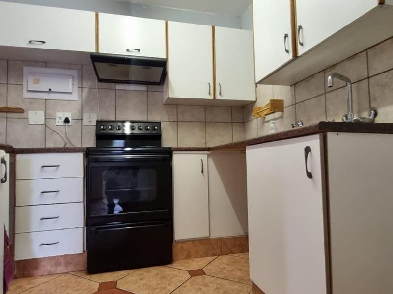 3 Bedroom Apartment for sale in Verwoerdpark - Photo 9