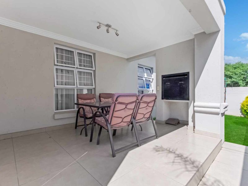 IMMACULATE 3 BEDROOM 2 BATHROOM CLUSTER HOME FOR SALE - Photo 9