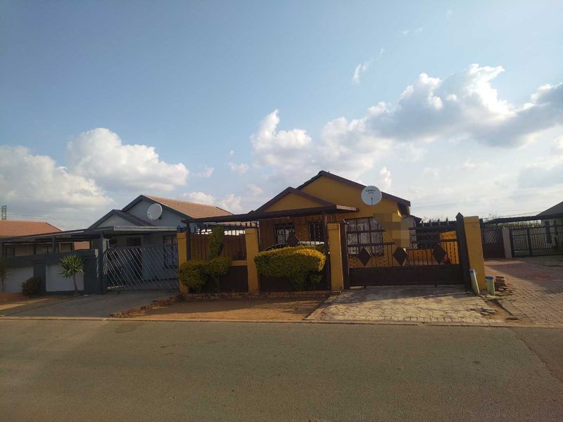 2 bedrooms house for sale in Soshanguve VV - Photo 2