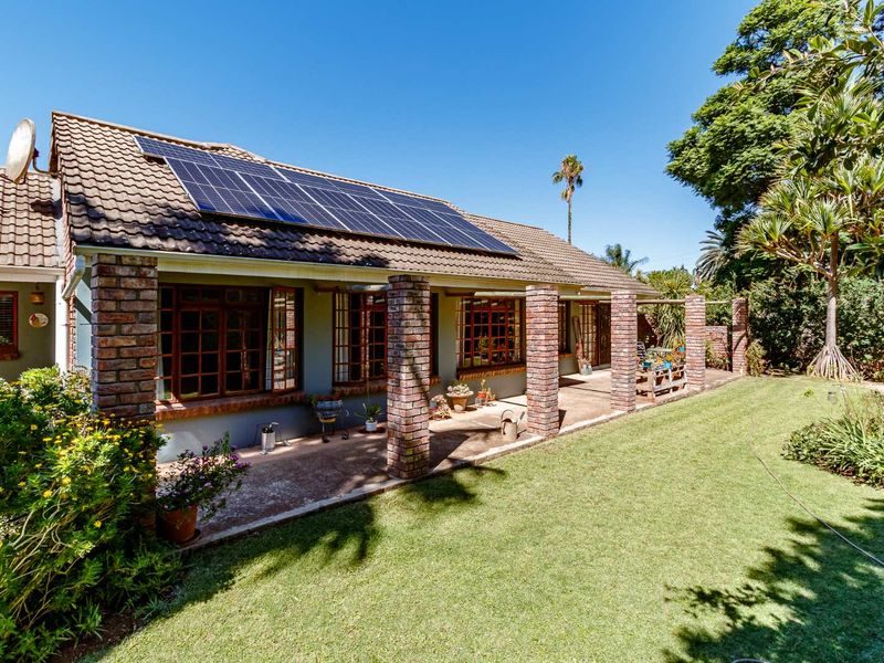 Elegant Family Estate with Pool, Indoor Braai & Off-Grid Living in Kirkwood - Photo 5