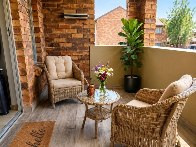 3 Bedroom Apartment / Flat for Sale in Noordwyk - Photo 3