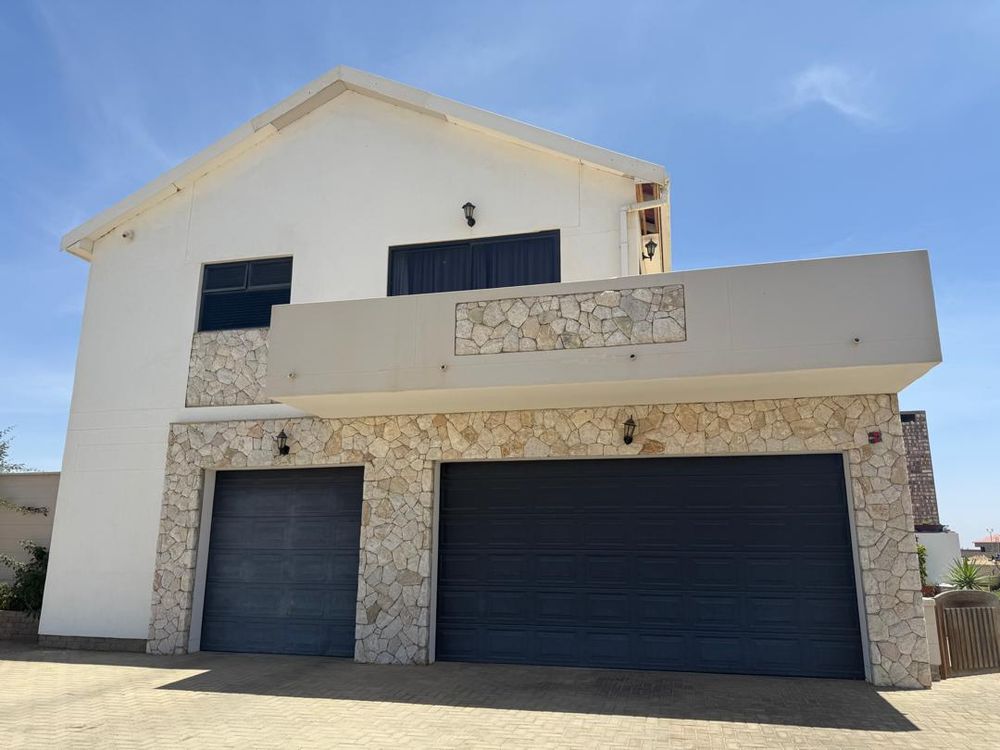 View of the house from the front with 3 garages