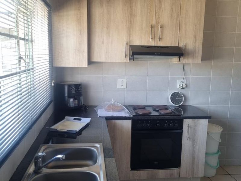 Stunning 3-Bedroom House for Sale! Don't miss this incredible opportunity to own a beautiful 3-bedroom house! - Photo 9