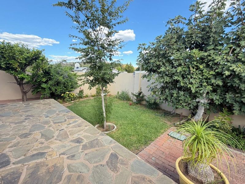 Free Standing home to RENT - Photo 2