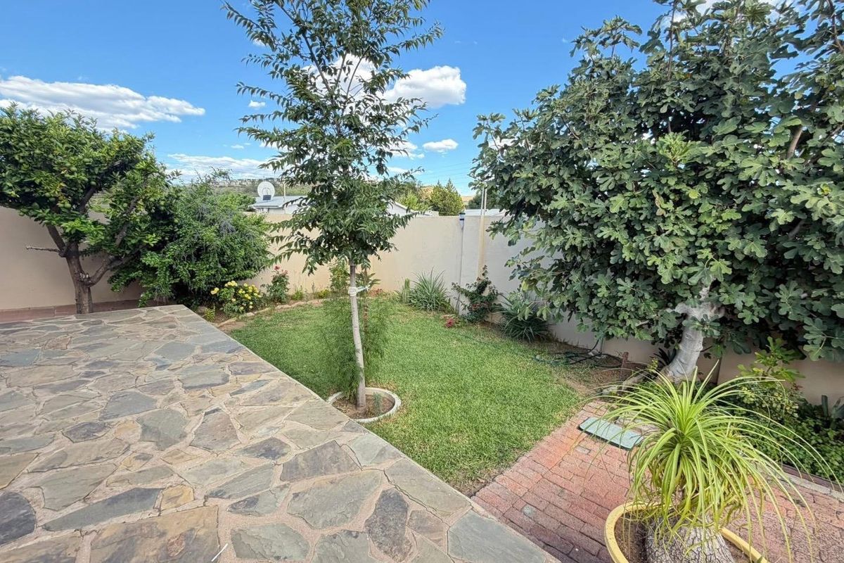 Free Standing home to RENT - Photo 2