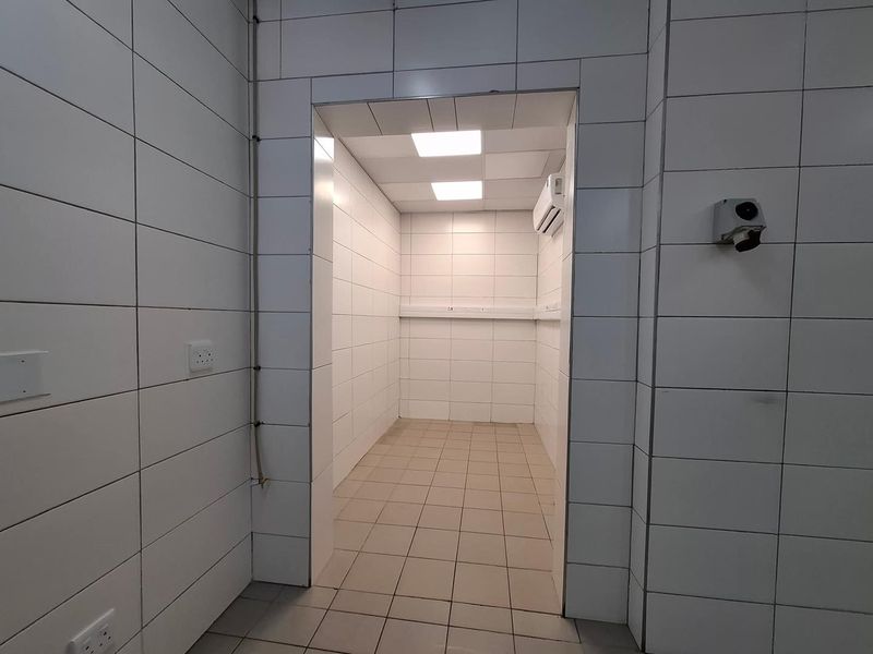 RESTAURANT / COFFEE SHOP TO LET - Photo 4