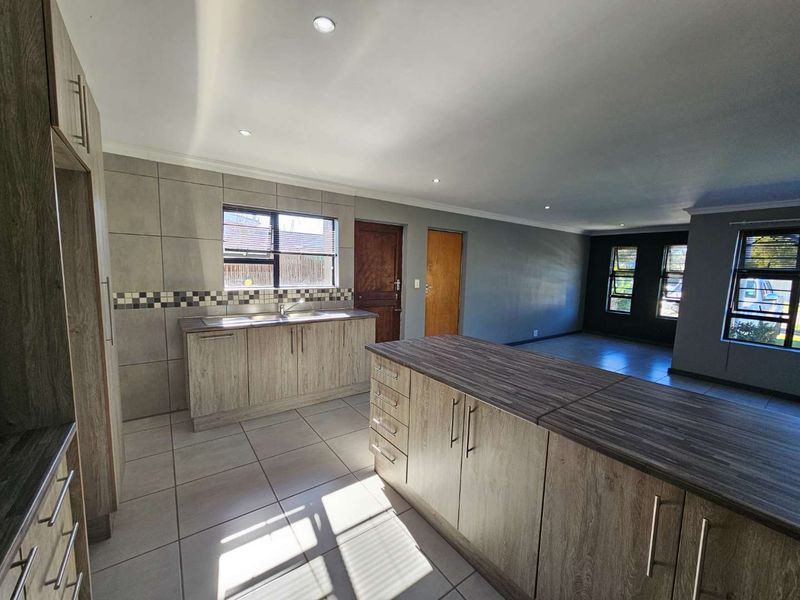 Very Spacious 1 Bedroom flat to Let in Greenshields Park - Photo 6