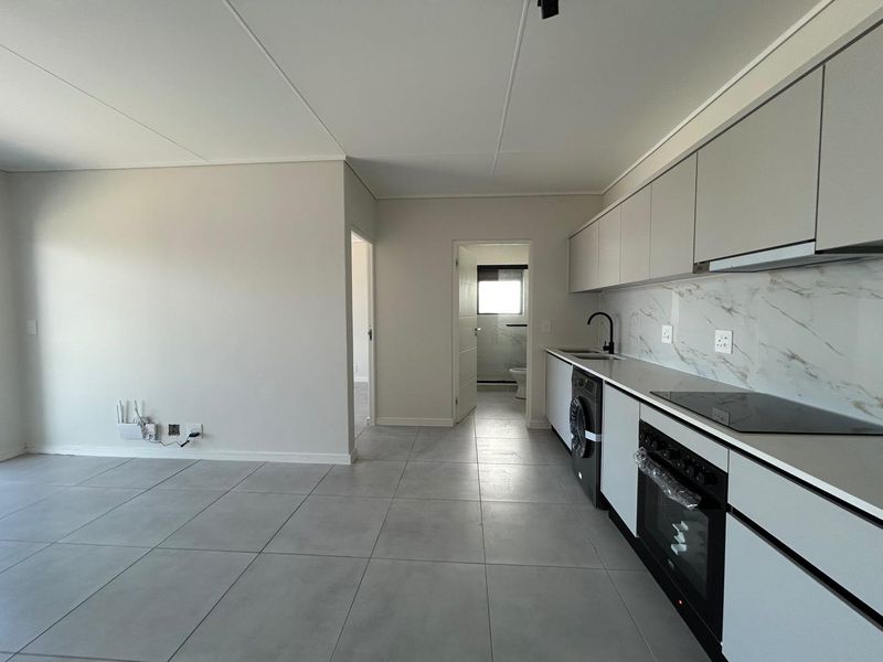 Modern 1-Bedroom Apartment in Suikerbos Estate, Sandown - Photo 3