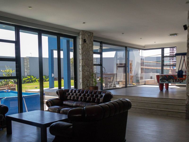 FOR SALE: SPACIOUS 5 BEDROOM FAMILY HOME WITH INDOOR & OUTDOOR BBQ IN OCEAN VIEW, SWAKOPMUND - Photo 5