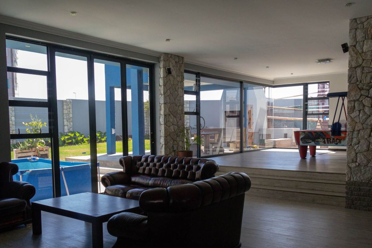 FOR SALE: SPACIOUS 5 BEDROOM FAMILY HOME WITH INDOOR & OUTDOOR BBQ IN OCEAN VIEW, SWAKOPMUND - Photo 5