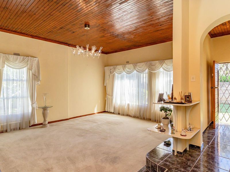 Immaculate Family Oasis with Pool and Lapa - Photo 3