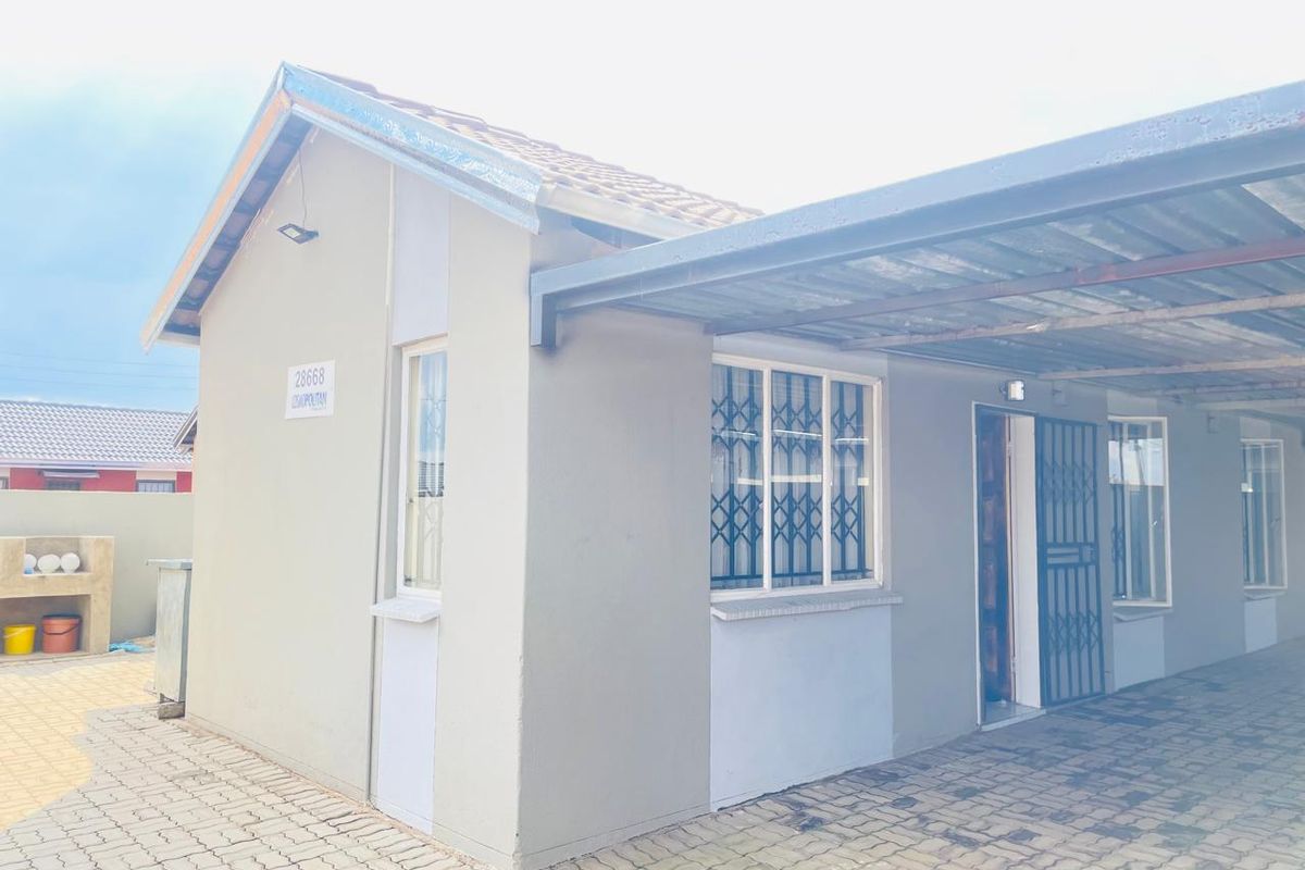 CHARMING NEAT 3 BEDROOM HOME WITH 3 OUTSIDE ROOMS!!! - Photo 5