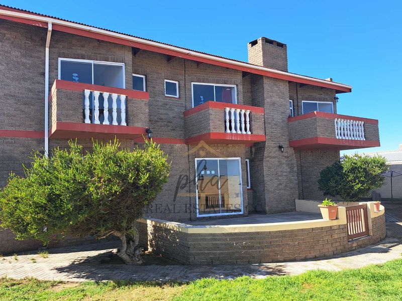 3 Bedroom Family home offering 3 garages for sale in Walvis Bay - Photo 1
