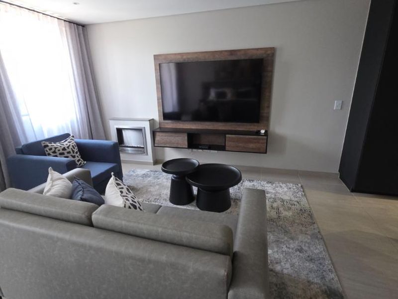 INCREDIBLE FULLY FURNISHED ULTRA MODERN STUDIO APARTMRNT IN SANDTON - Photo 3