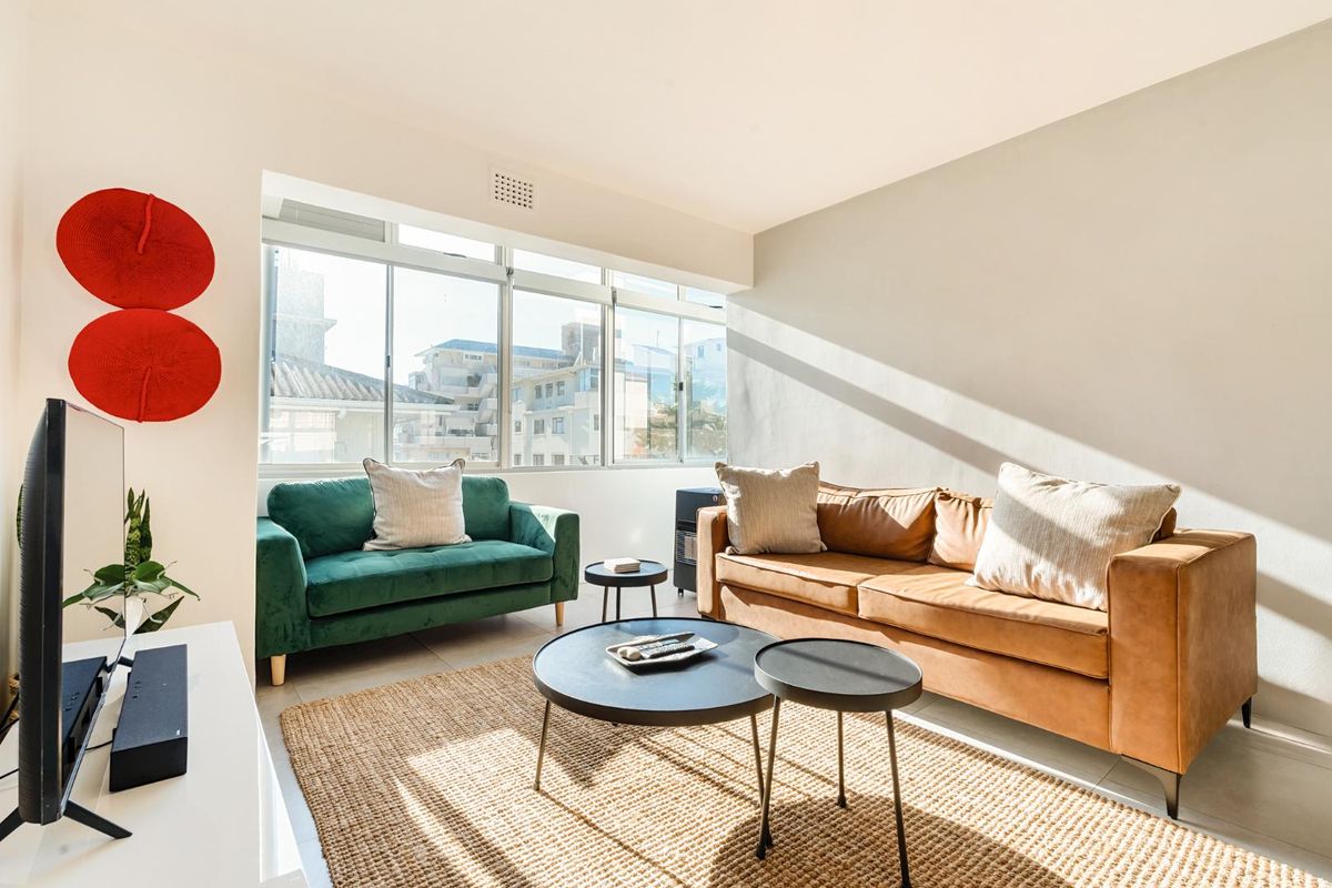 STUNNING SEA POINT APARTMENT -  PERFECT POSITION FOR STROLLERS AND JOGGERS - Photo 5