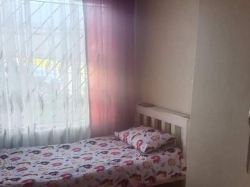 3 Bedroom, 2 Bathroom Simplex To Let - Photo 9