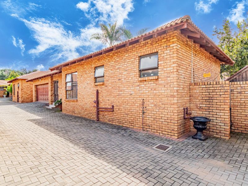 Lovely Spacious Simplex Cluster - Photo 3