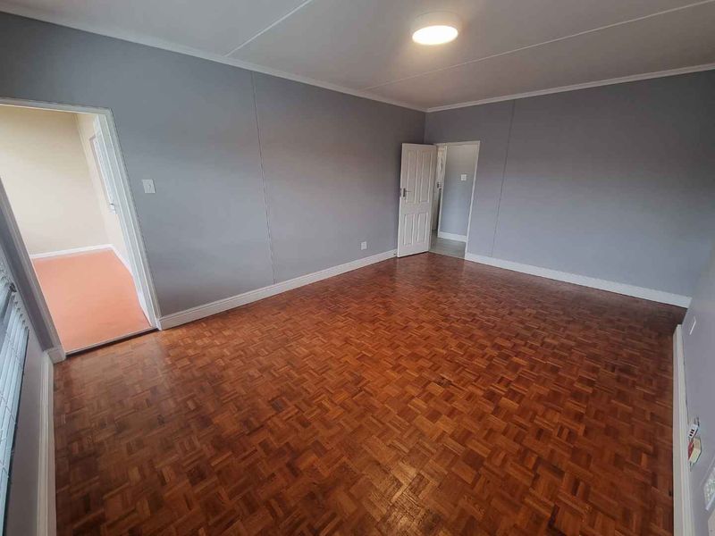 Unfurnished 2-Bedroom Apartment To Rent in Claremont - Photo 5