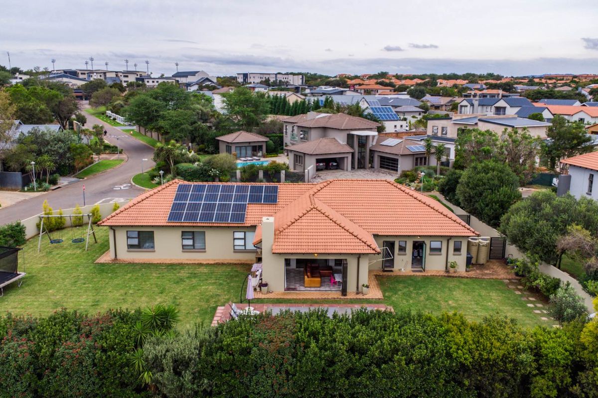 Charming Four-Bedroom Family Home in The Ridge Estate - Photo 5