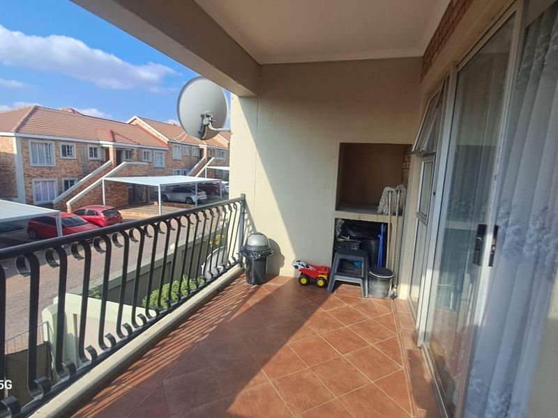 Upstairs 2 Bedroom/2 Bathroom Apartment - Photo 8