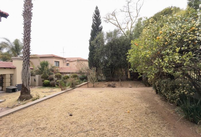 Property #2338049, House For Sale in Blue Valley Golf Estate