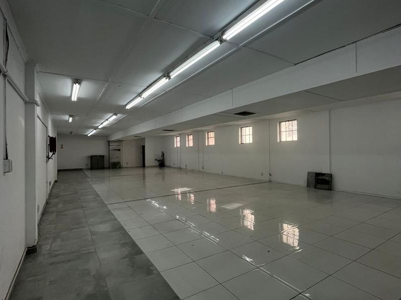 Unlock Business Potential in Our 200-250 sq.m Prime Location! - Photo 5