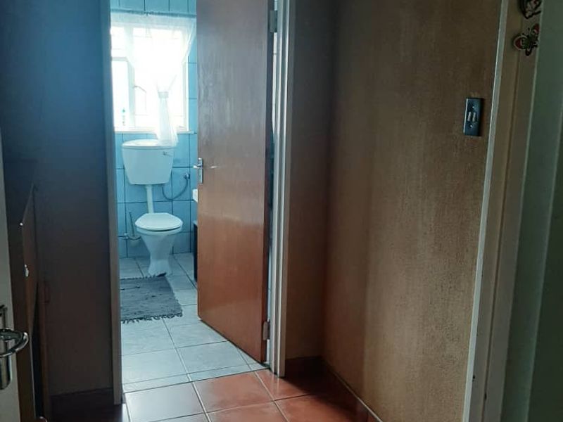 BEAUTIFUL 4 BEDROOM HOUSE FOR SALE IN GOBABIS (NEGOTIOABLE) - Photo 9