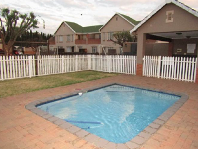 FOR RENT — Easy Living in Secure Villa Victoria, Brentwood Park - Photo 10