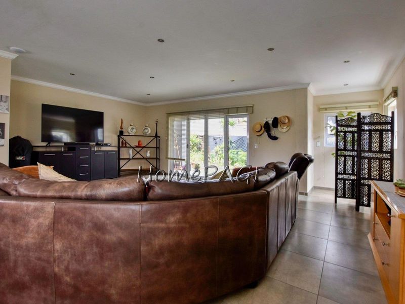 Lagoon, Walvis Bay:  Upmarket 3 Bedr Home with 2 Bedr flat is for Sale - Photo 6
