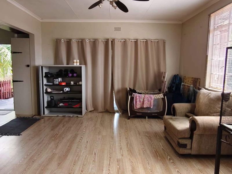 Spacious Family Home with Income-Generating Bachelors Flat on Large Stand - Photo 7