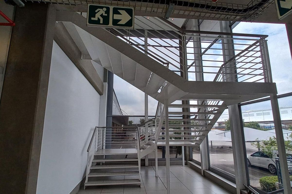 13 926m2 Gosforth Park Warehouse To Let - Photo 2