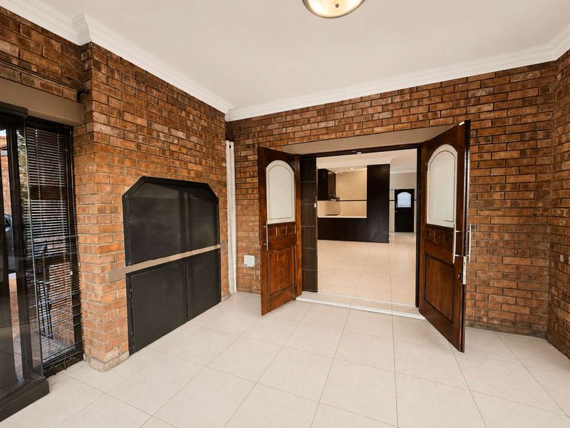 Beautiful Home in Exclusive Retirement Village adjacent to the 7 Dams Conservancy - Photo 4