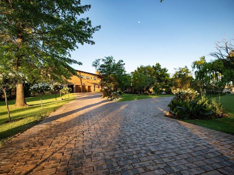 Exclusive Estate Living | Space, Privacy & Views - Photo 5