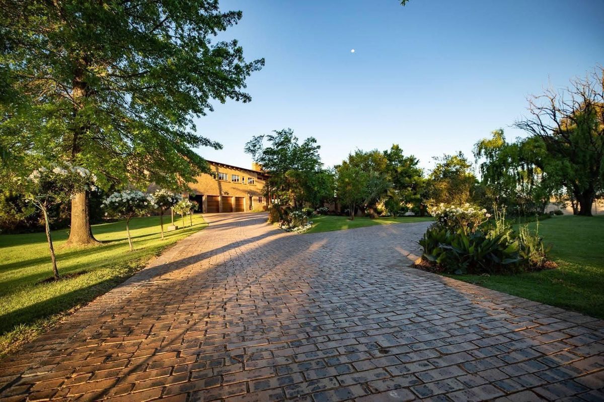 Exclusive Estate Living | Space, Privacy & Views - Photo 5