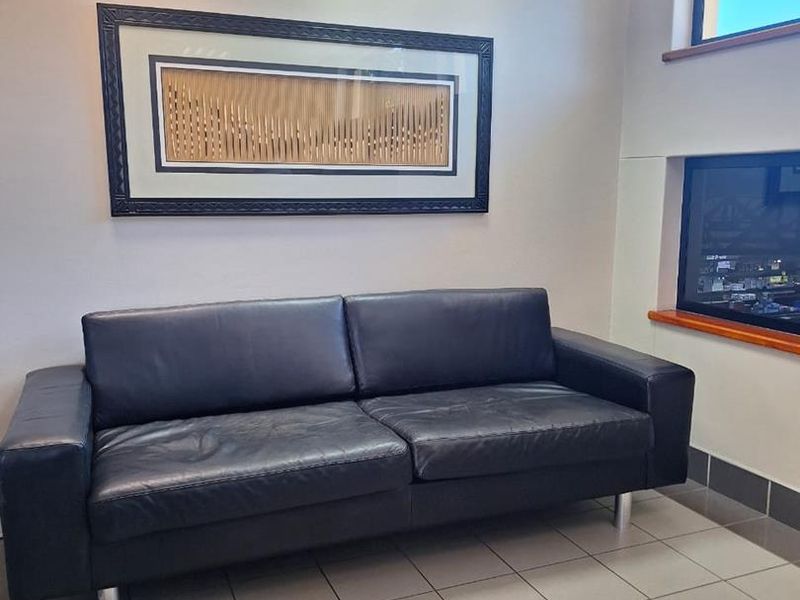 Office and Warehouse in best location Windhoek Central - Photo 2