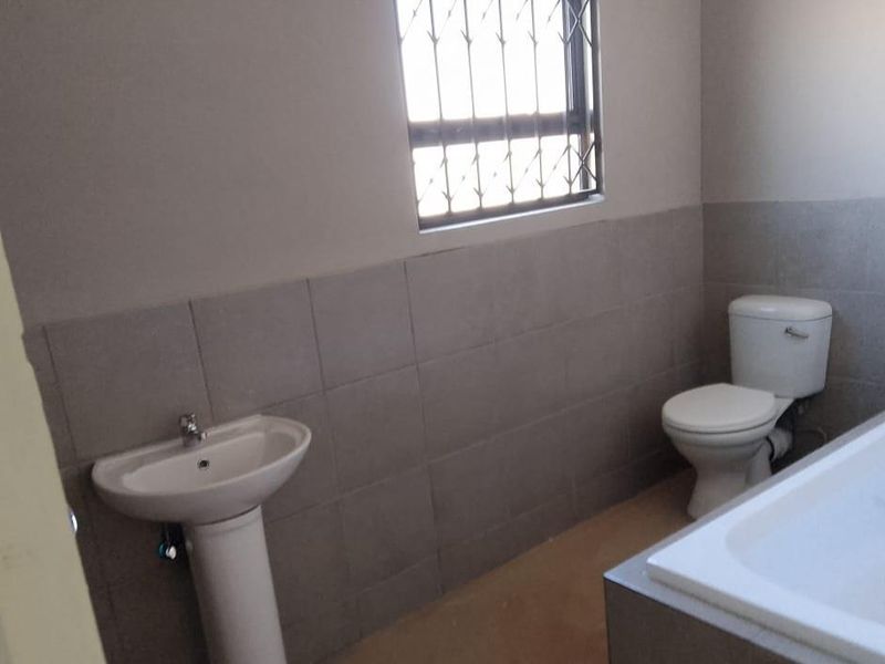 TWO BEDROOM HOUSE FOR SALE IN DAWN PARK EXT 49 - Photo 7